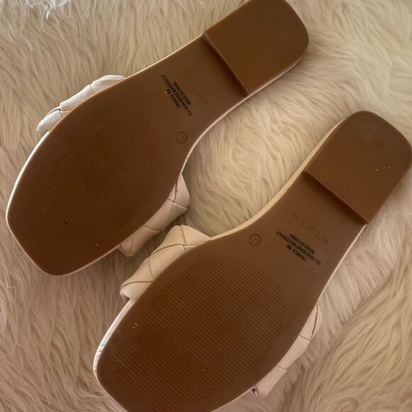 NWT cream slides - Picture 2 of 2